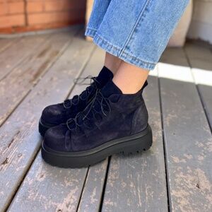 Lofina 6095 Platform Laceup in Navy